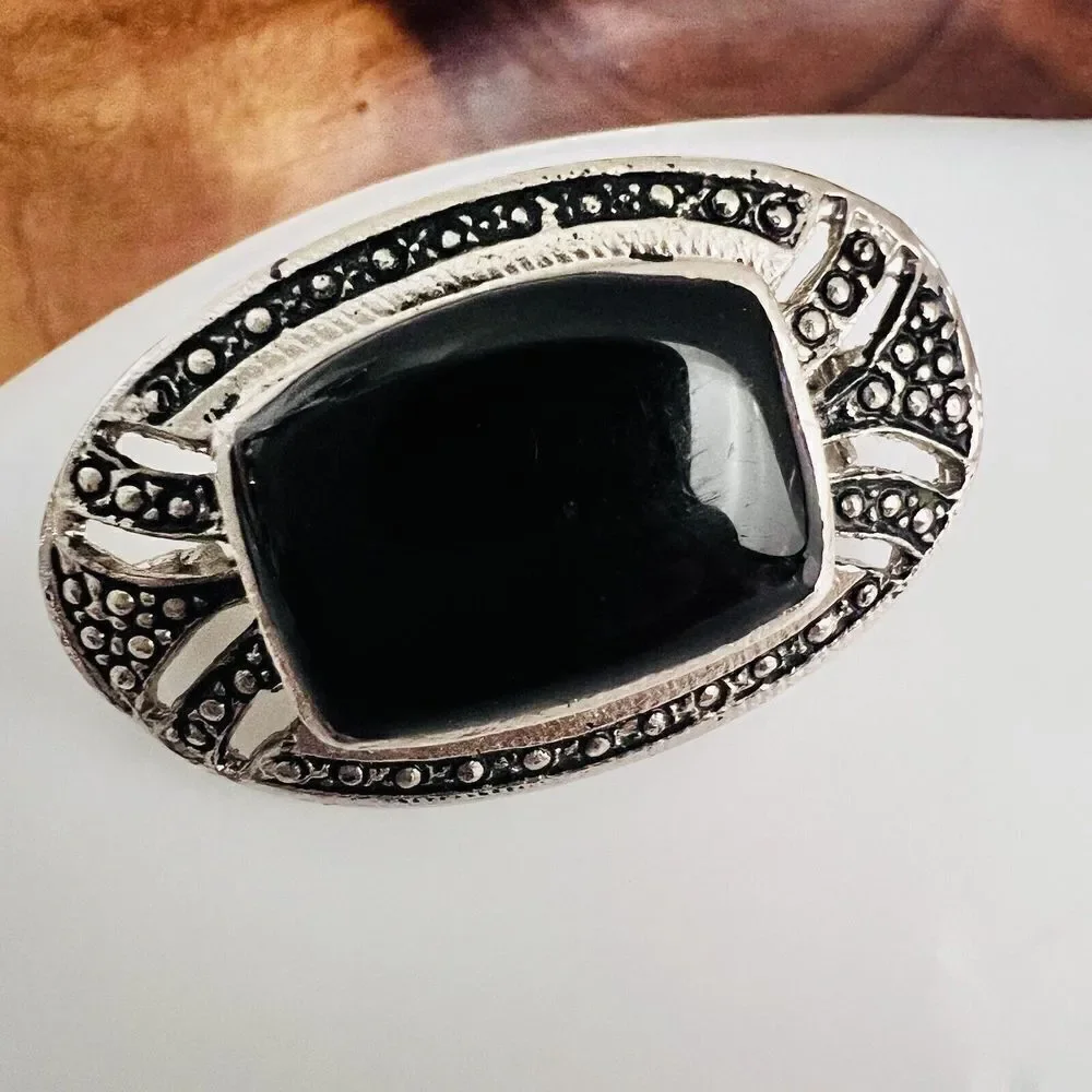 Vintage Brooch Art Deco Victorian  Silver Tone Black Faceted Stone Ornate 1122